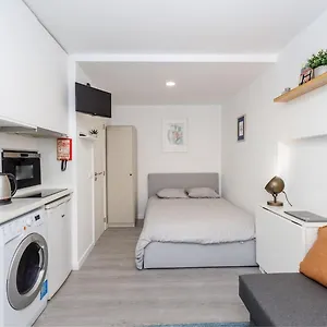 beautiful-minimalist-studio-in-downtown-lisbon.hotels-lisbon-portugal.com/